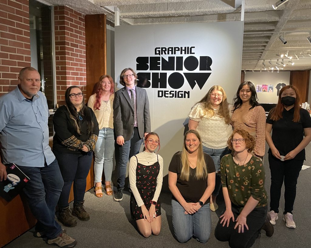 Spring 2022 Senior Show Group Picture